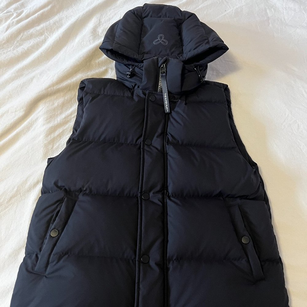 Aritzia Super Puff CliMATTE Vest (M)